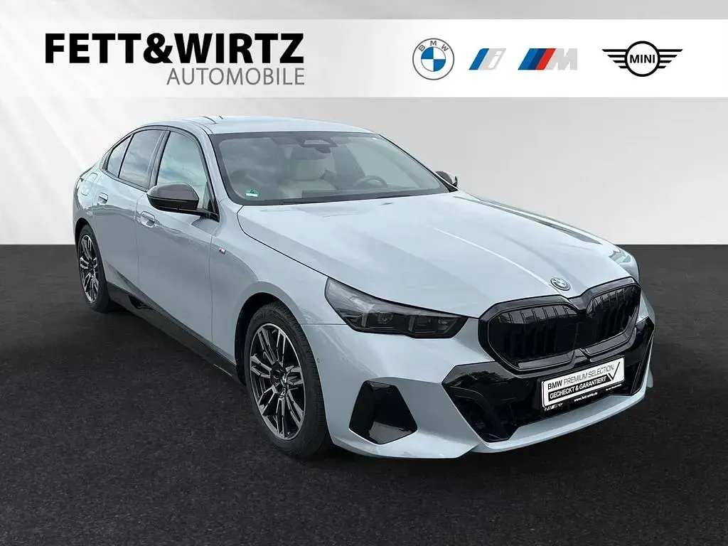 Gebraucht BMW 550e M Sport 489 PS (359 kW) 2025 Limousine