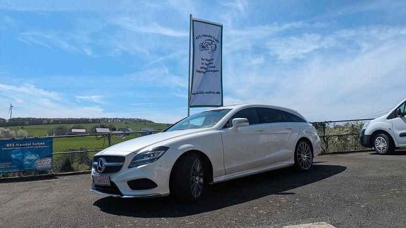 Weiß Gebraucht 2015 Mercedes CLS220 Shooting Brake AMG line Kombi | 27.450 € - Bild 1/4