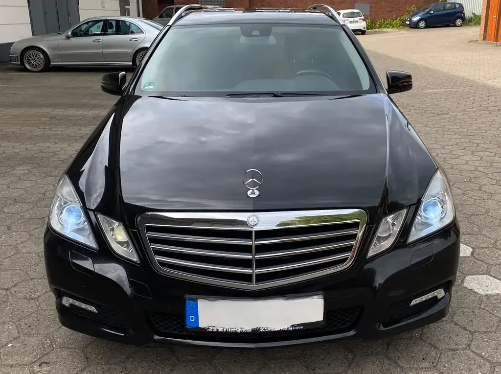 Gebraucht Mercedes E300 204 PS (150 kW) 2010 Schwarz Limousine