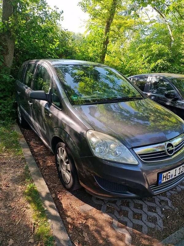 Gebraucht Opel Zafira Edition 116 PS (85 kW) 2010 Van / Kleinbus
