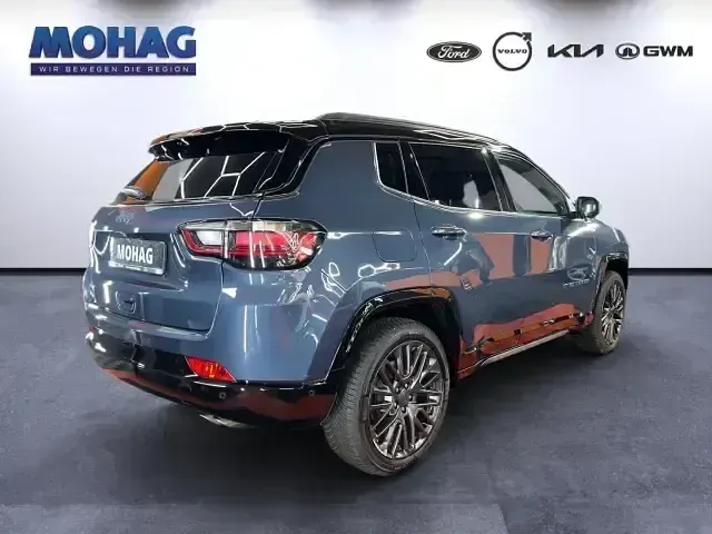 Usado Jeep Compass 80th Anniversary 180 HP (132 kW) 2022 Azul SUV