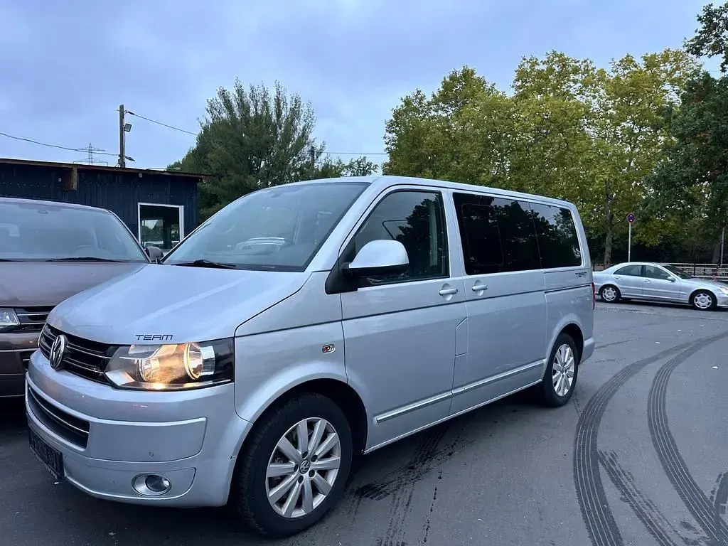 Second-hand VW Multivan Team 179 CP (131 kW) 2010 Argintiu Monovolum