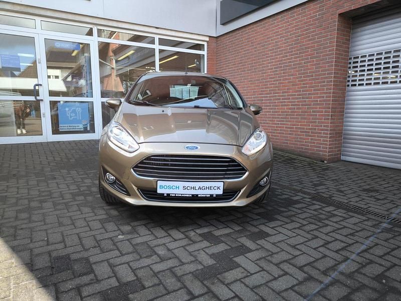 Gebraucht Ford Fiesta 101 PS (74 kW) 2013 Braun Kleinwagen