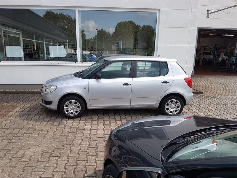 Gebraucht Skoda Fabia Active 75 PS (55 kW) 2014 Silber Limousine