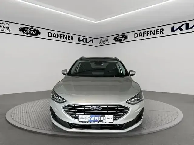 Używany Ford Focus Titanium X 125 KM (91 kW) 2024 Srebrny Sedan/Limuzyna