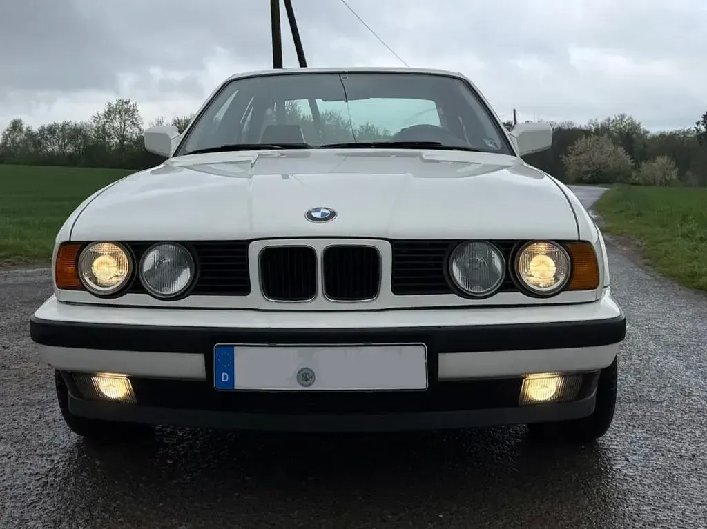 Gebraucht BMW 520 Basis 129 PS (94 kW) 1989 Weiß Limousine