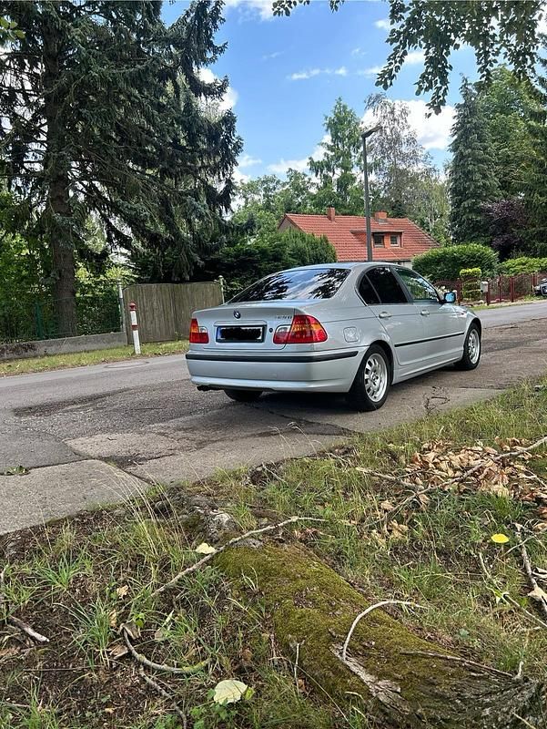 Silber Gebraucht 2002 BMW 320 Limousine | 2.199 € (Guter Preis) - Bild 1/4