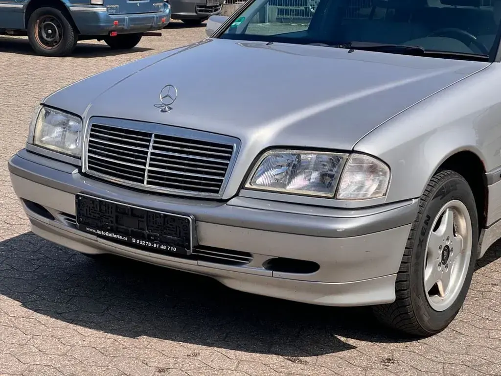 Gebraucht Mercedes C180 122 PS (89 kW) 1998 Silber Limousine