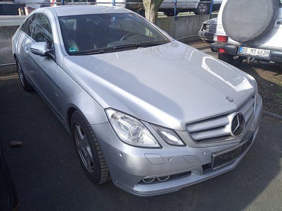 Gebraucht Mercedes E350 Avantgarde 231 PS (169 kW) 2009 Iridiumsilber  metalliclack Coupé