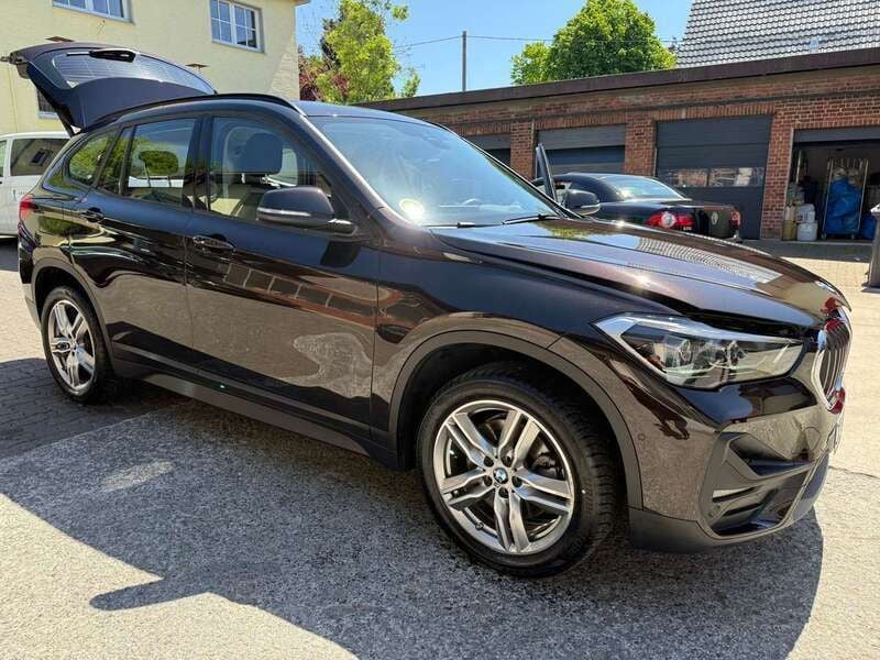 Braun Gebraucht 2021 BMW X1 Advantage SUV | 24.999 € (Superpreis) - Bild 1/4