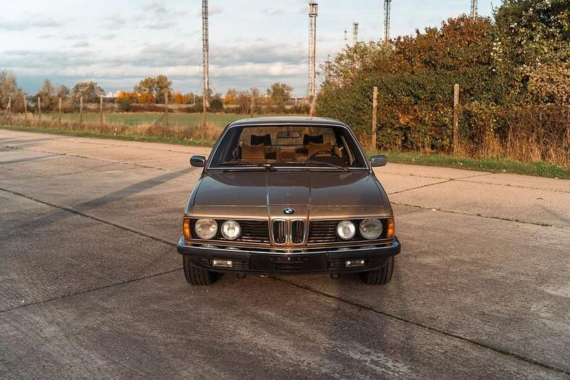 Second-hand BMW 735 211 CP (155 kW) 1982 Bej Berlinǎ