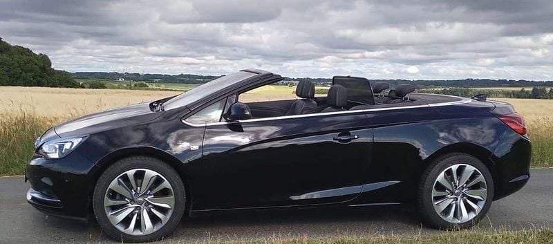 Schwarz Gebraucht 2018 Opel Cascada Ultimate Cabrio | 17.800 € (Guter Preis) - Bild 1/4