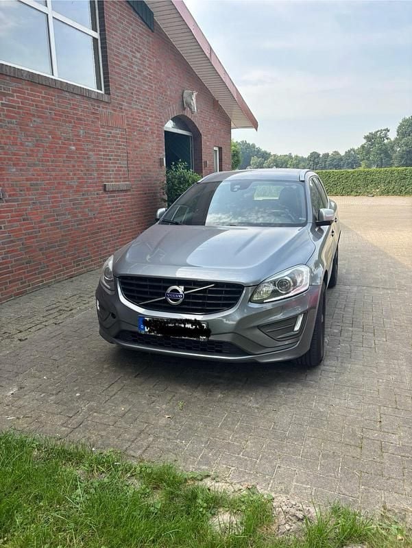 Grau Gebraucht 2017 Volvo XC60 R-Design SUV | 14.500 € - Bild 1/4