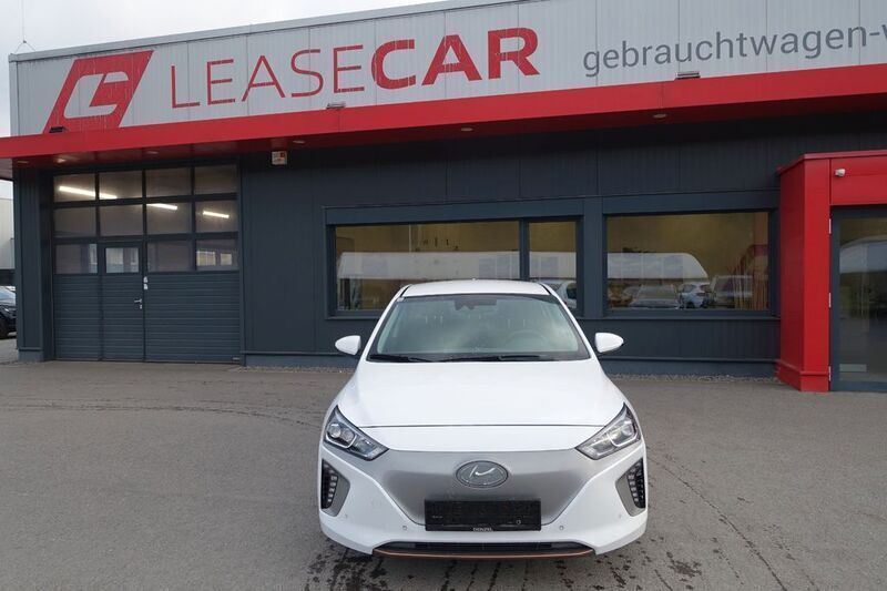 Weiß Gebraucht 2018 Hyundai Ioniq Style Limousine | 11.988 € (Guter Preis) - Bild 1/4