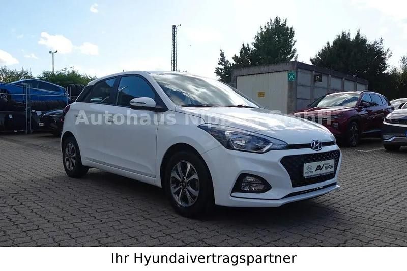 Polar white Gebraucht 2019 Hyundai i20 Trend Kleinwagen | 11.450 € (Etwas zu teuer) - Bild 1/1