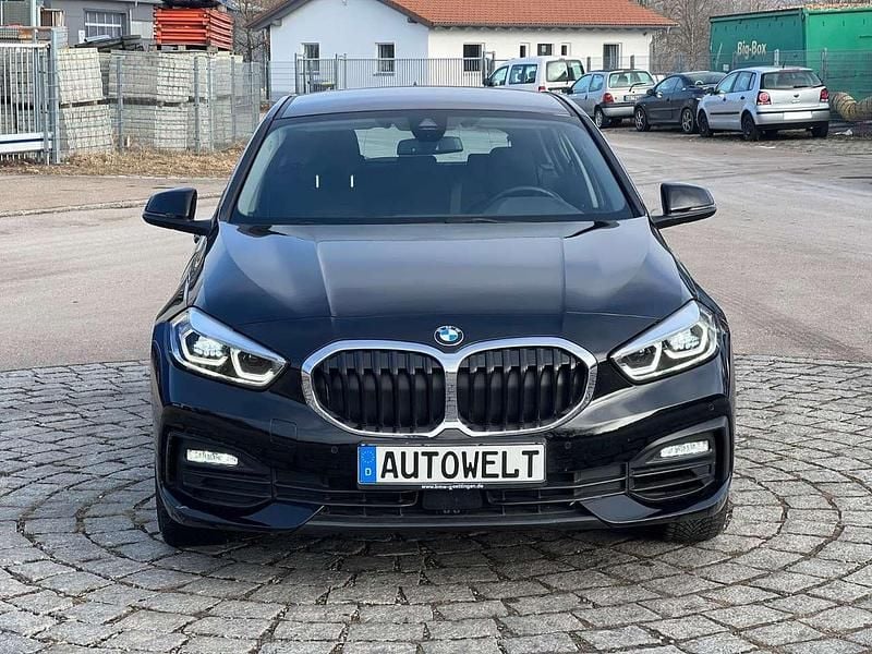 Gebraucht BMW 120 178 PS (130 kW) 2023 Schwarz ii/bonnet fluid black Kleinwagen