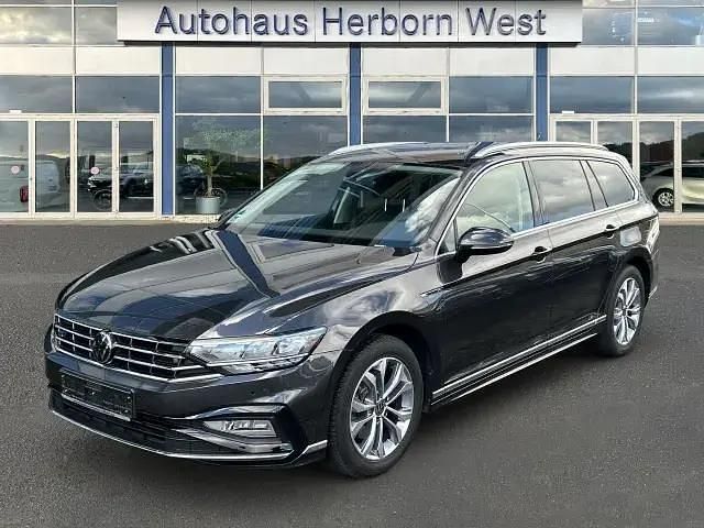 Grau Gebraucht 2023 VW Passat Elegance Kombi | 34.650 € (Fairer Preis) - Bild 1/4