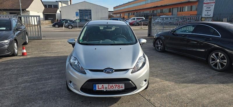 Gebraucht Ford Fiesta Trend 82 PS (60 kW) 2010 Silber Kleinwagen