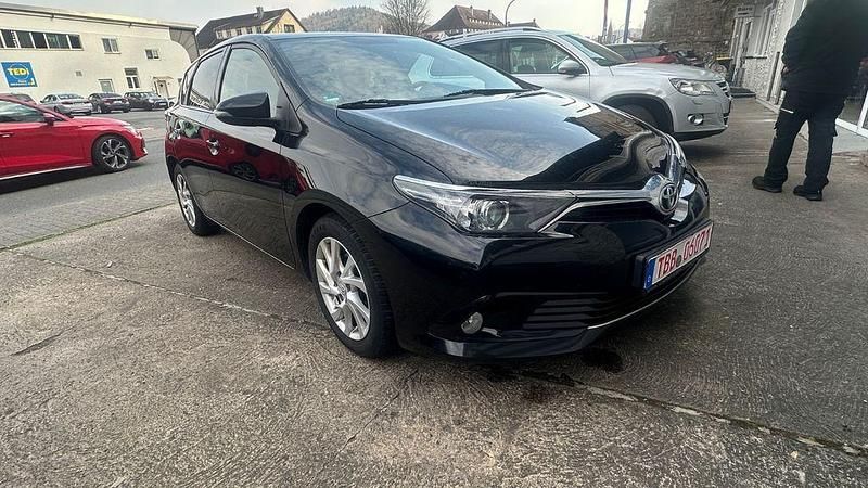 Gebraucht Toyota Auris Design 111 PS (81 kW) 2015 Schwarz Limousine