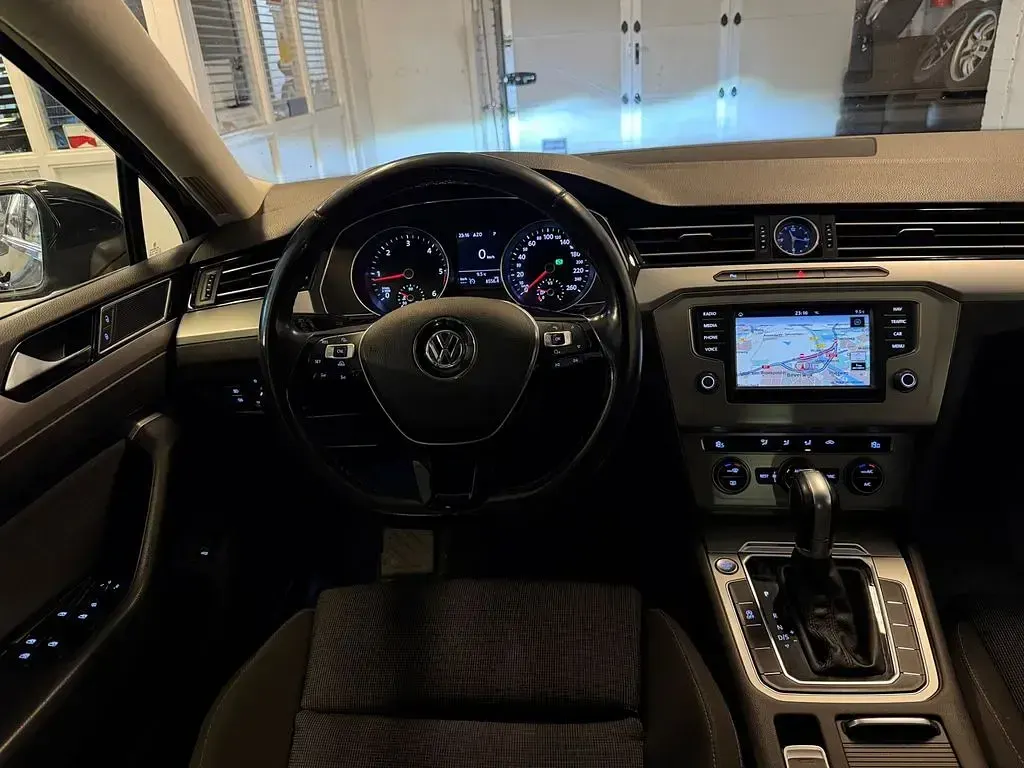 Gebraucht VW Passat 120 PS (88 kW) 2015 Schwarz Limousine