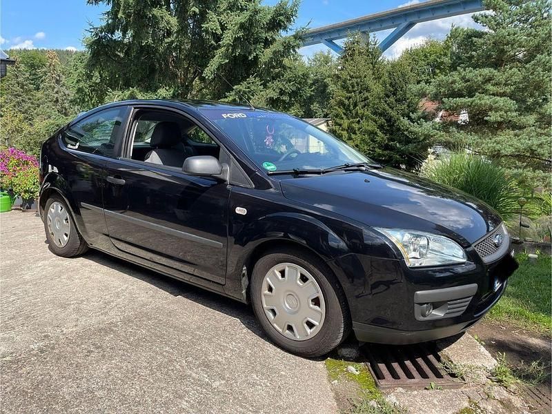 Schwarz Gebraucht 2006 Ford Focus Ambiente Limousine | 2.700 € (Fairer Preis) - Bild 1/4