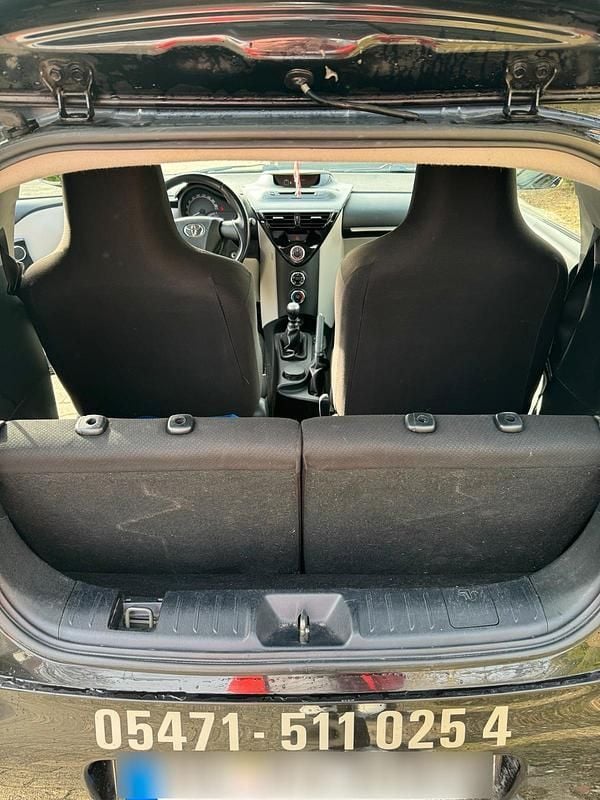 Gebraucht Toyota iQ 68 PS (50 kW) 2011 Schwarz Kleinwagen