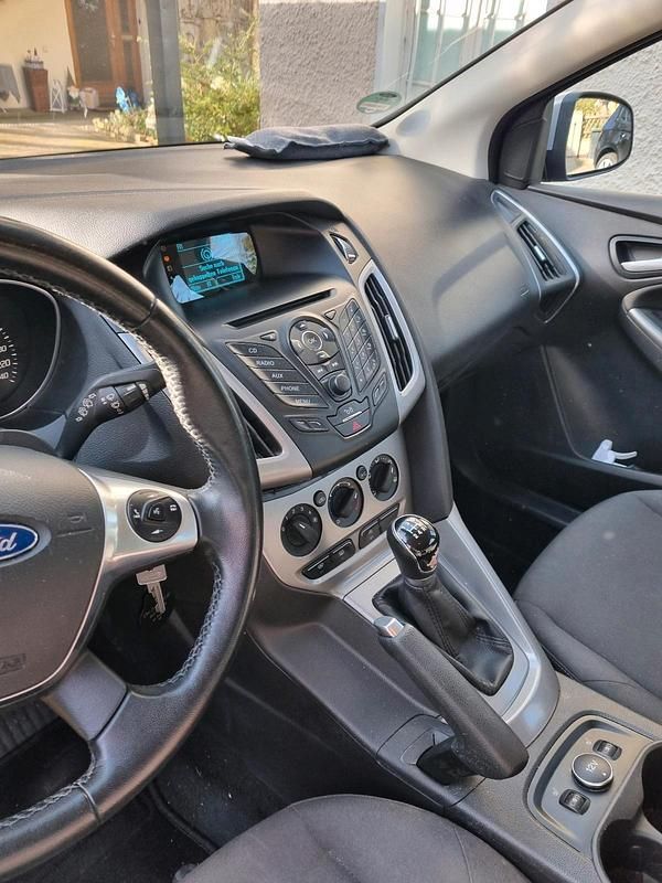 Gebraucht Ford Focus 100 PS (73 kW) 2014 Silber Kombi