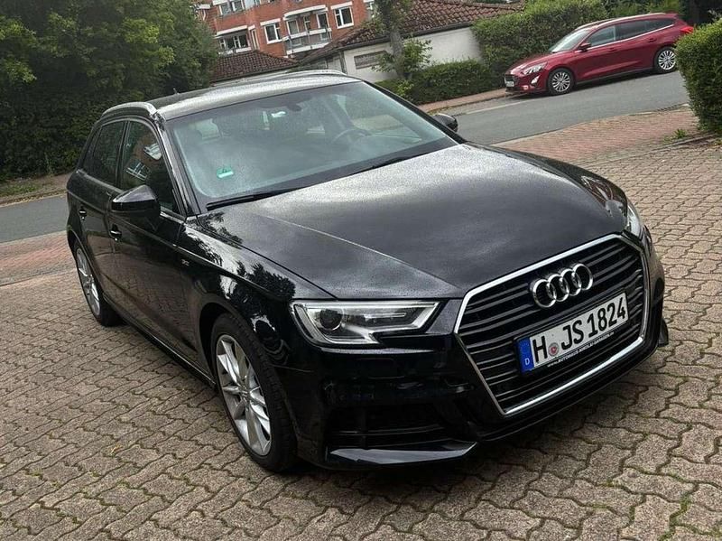 Schwarz Gebraucht 2018 Audi A3 Sportback S-Line Kleinwagen | 19.490 € - Bild 1/4