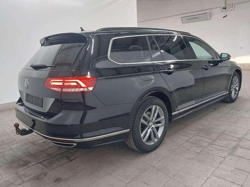 Gebraucht VW Passat Highline 150 PS (110 kW) 2019 Deep black perleffekt Kombi