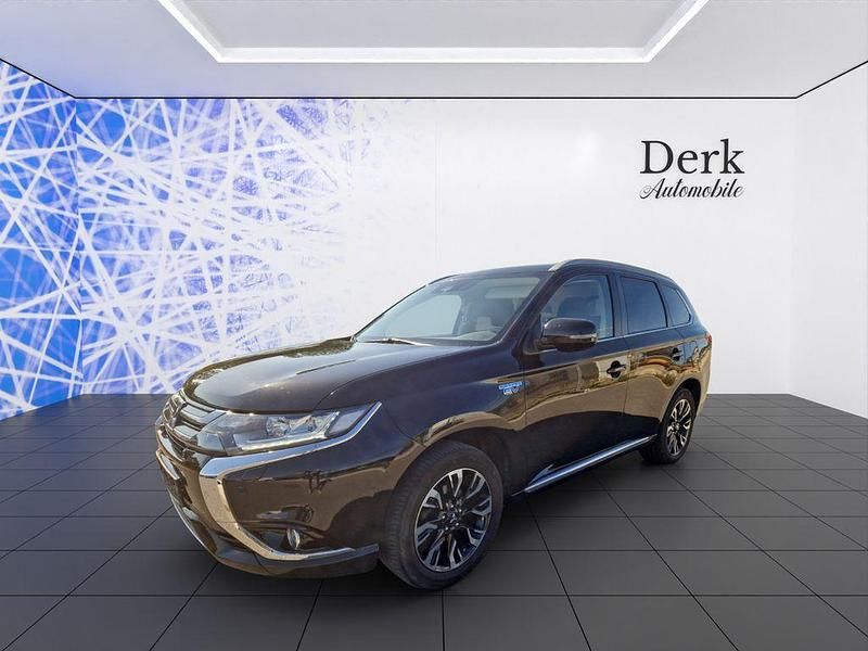 Schwarz Gebraucht 2017 Mitsubishi Outlander P-HEV Top SUV | 13.949 € (Etwas zu teuer) - Bild 1/4