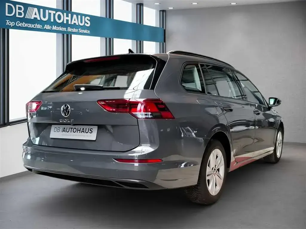 Gebraucht VW Golf VIII Life 110 PS (80 kW) 2024 Grau Kombi