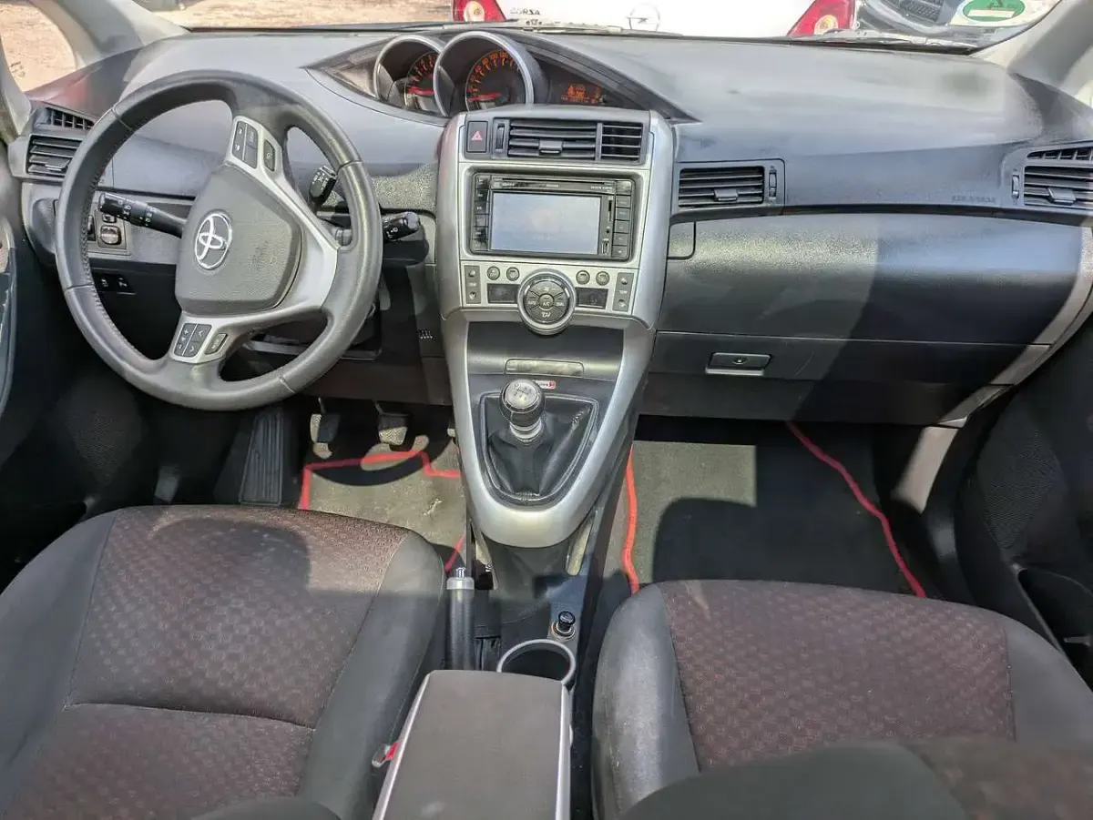 Gebraucht Toyota Verso Edition 147 PS (108 kW) 2011 Grey metallic Van / Kleinbus