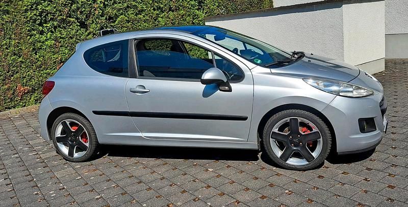 Gebraucht Peugeot 207 73 PS (53 kW) 2010 Silber Kleinwagen