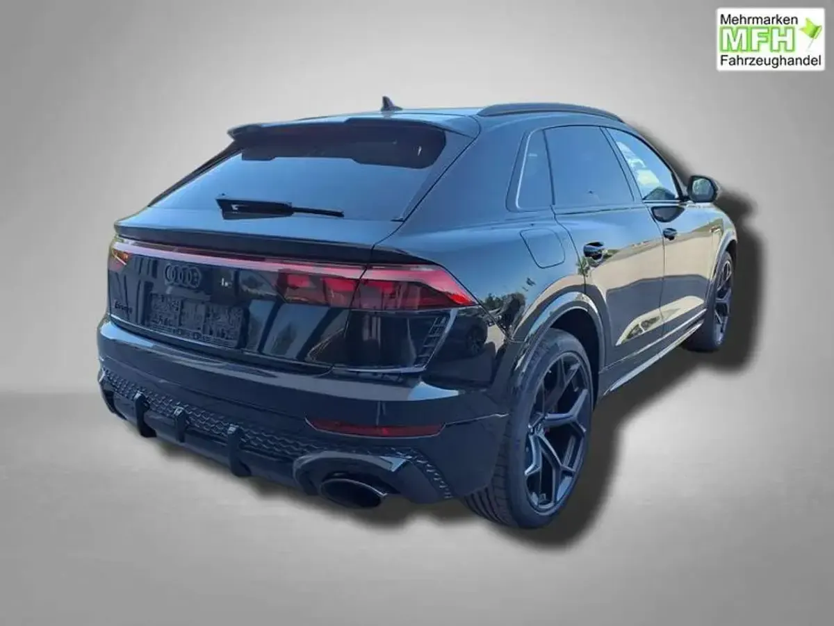 Gebraucht Audi Q8 640 PS (470 kW) 2026 Mythosschwarz metallic SUV
