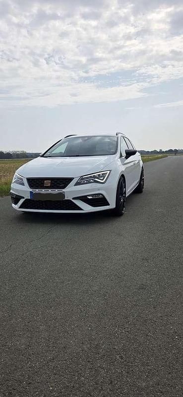 Weiß Gebraucht 2020 Cupra Leon Kombi | 24.500 € (Fairer Preis) - Bild 1/4