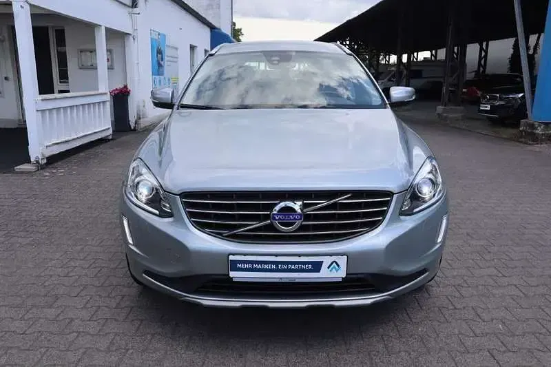 Gebraucht Volvo XC60 Summum 190 PS (139 kW) 2017 Inscription electric silver me SUV
