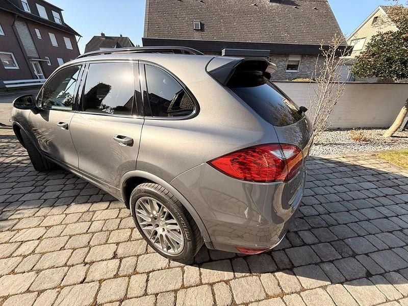 Gebraucht Porsche Cayenne 245 PS (180 kW) 2013 Grau SUV