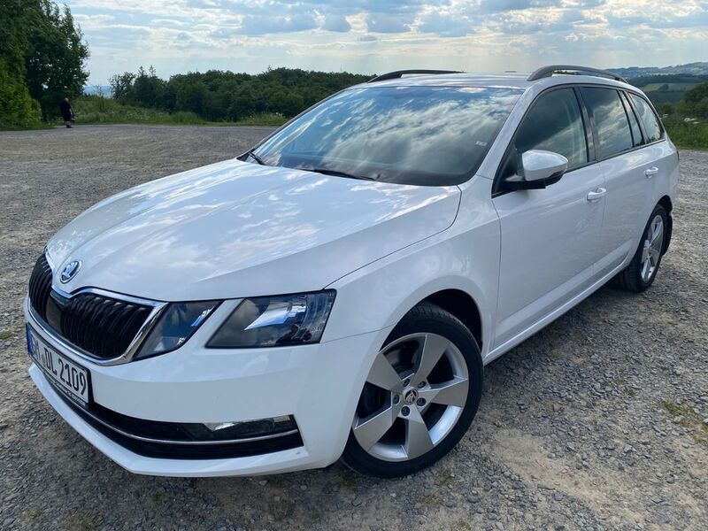 Weiß Gebraucht 2019 Skoda Octavia Style Kombi | 17.400 € (Superpreis) - Bild 1/4