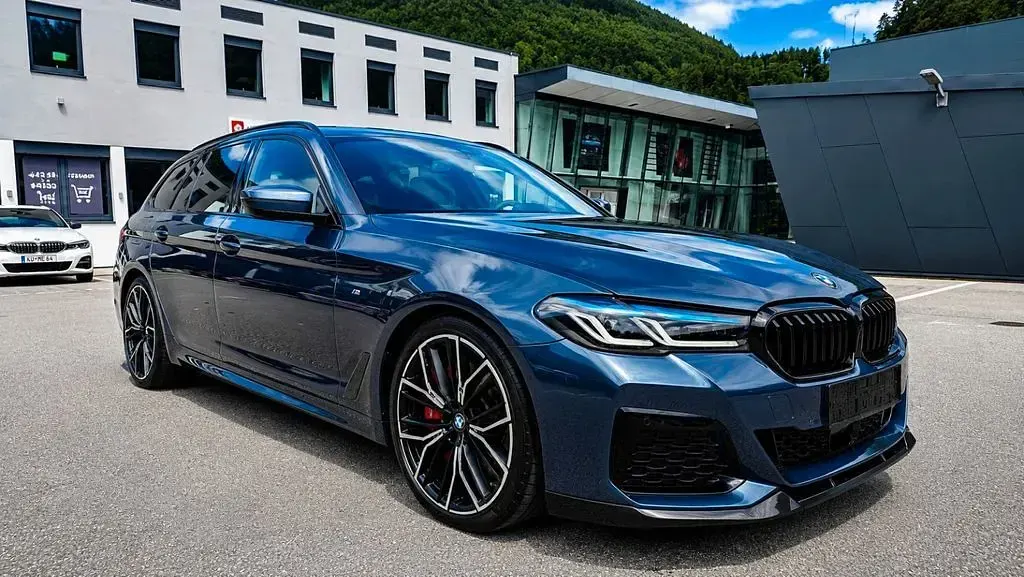 Gebraucht BMW 530 Performance 286 PS (210 kW) 2023 Blau Kombi