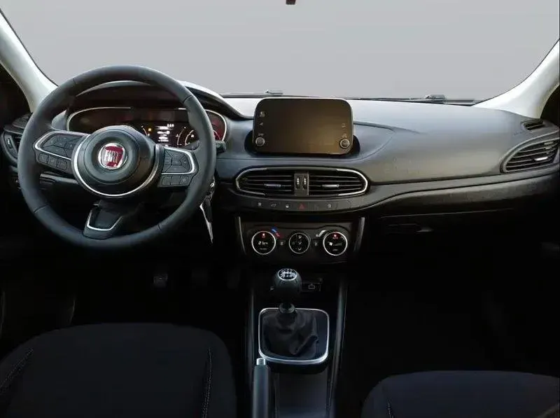 Neu Fiat Tipo Urban 131 PS (96 kW) 2026 Schwarz metallic