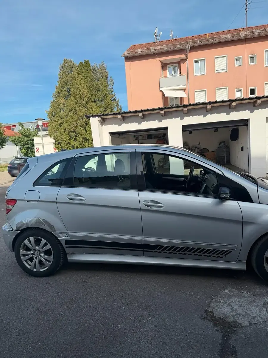 Gebraucht Mercedes B180 108 PS (79 kW) 2007 Silber Van / Kleinbus