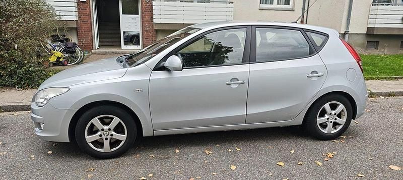 Silber Gebraucht 2007 Hyundai i30 Style Limousine | 4.300 € (Fairer Preis) - Bild 1/4
