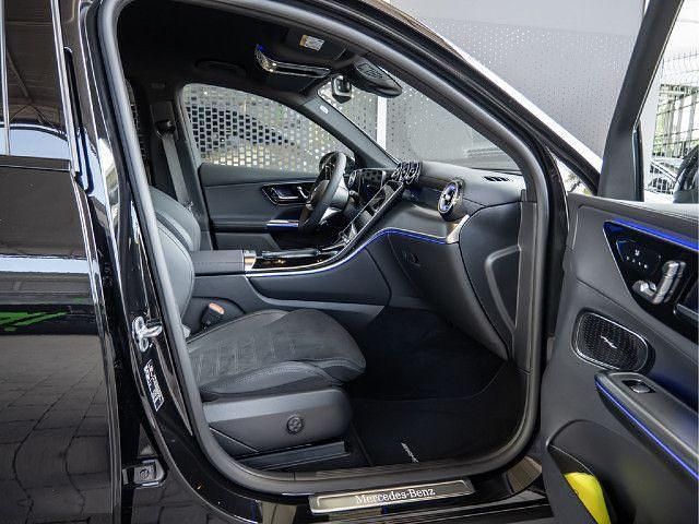 Schwarz / obsidianschwarz Gebraucht 2025 Mercedes GLC200 AMG line SUV | 57.900 € (Etwas zu teuer) - Bild 1/4