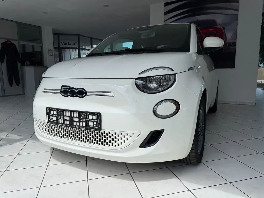 Gebraucht Fiat 500e Icon 86 kW (118 PS) 2022 Weiß Limousine