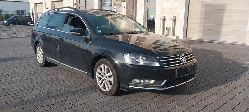 Schwarz Gebraucht 2011 VW Passat Kombi | 4.899 € (Superpreis) - Bild 1/4