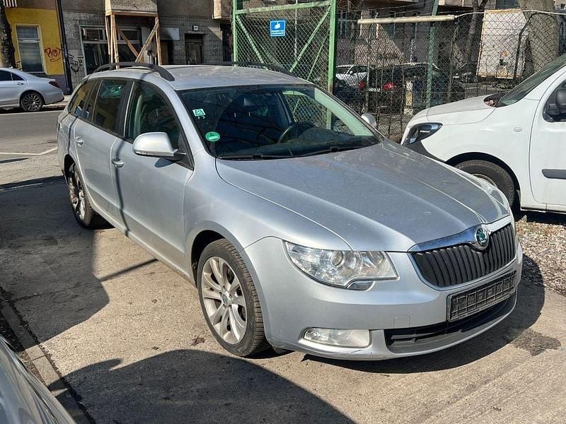Gebraucht Skoda Superb Comfort 125 PS (91 kW) 2011 Silber Kombi