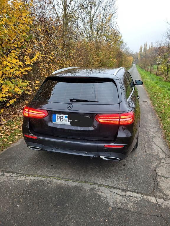 Gebraucht Mercedes E220 194 PS (142 kW) 2017 Schwarz Limousine
