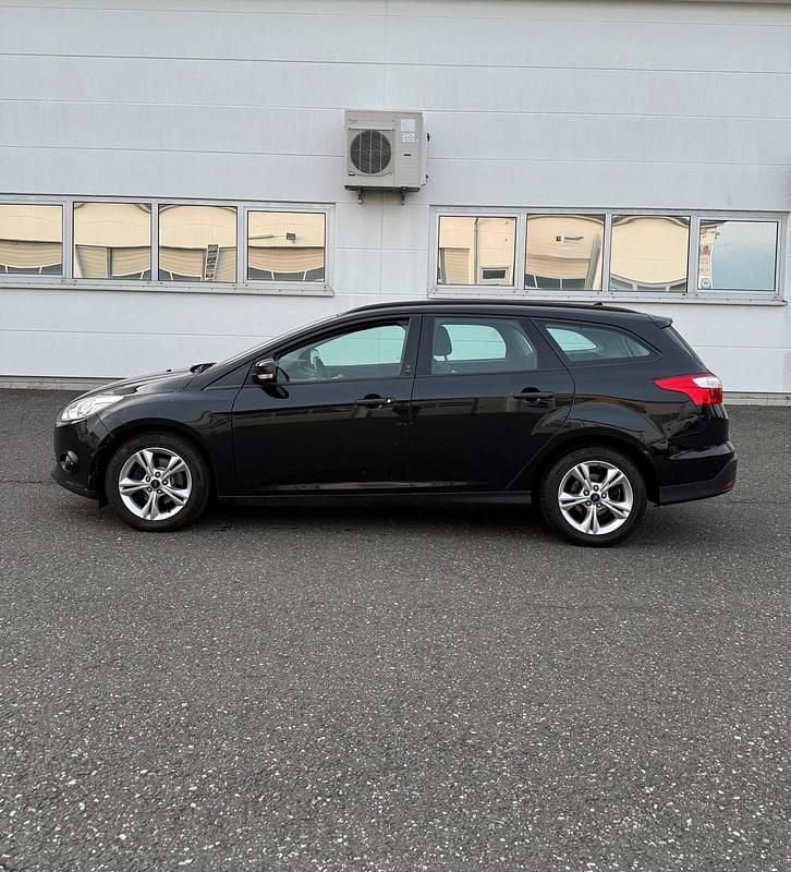 Usata Ford Focus 116 CV (85 kW) 2012 Nero Station wagon