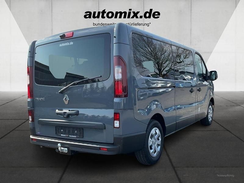Gebraucht Renault Trafic Life 170 PS (125 kW) 2024 Stã„dtisches grau Van / Kleinbus