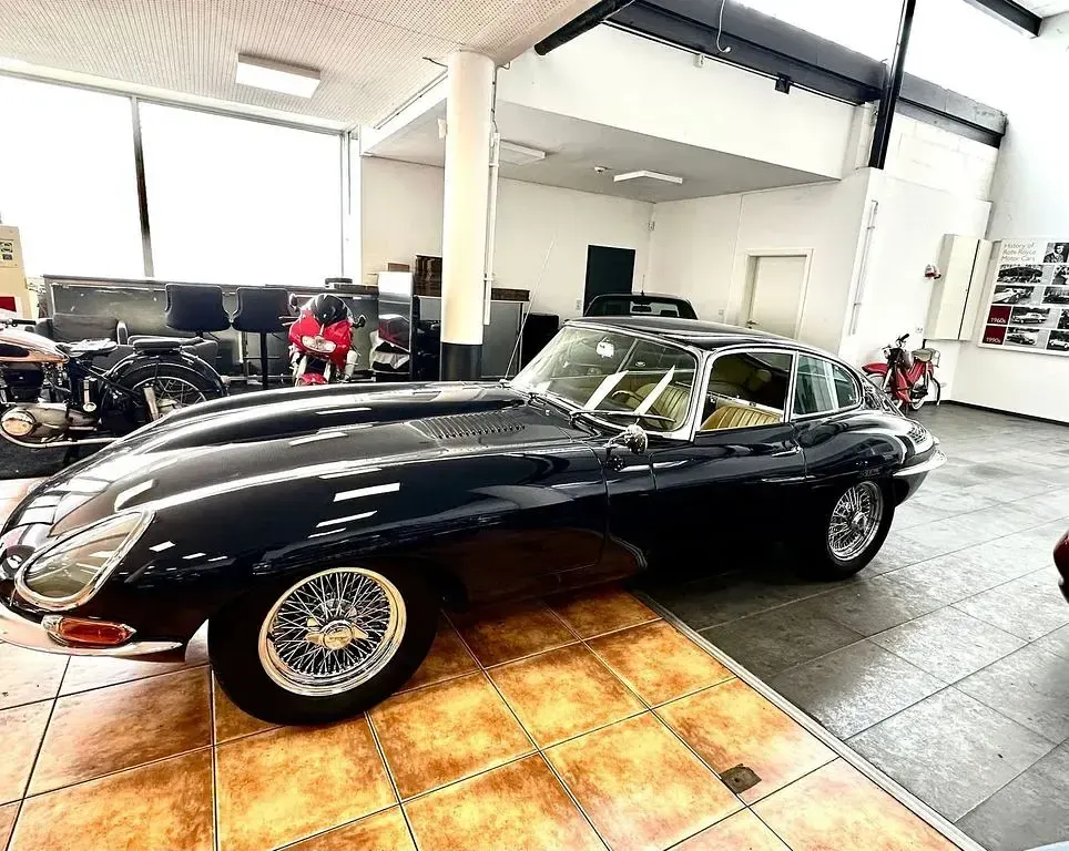 Käytetty Jaguar E-Type 204 HP (150 kW) 1966 Sininen Coupe - kaksiovinen